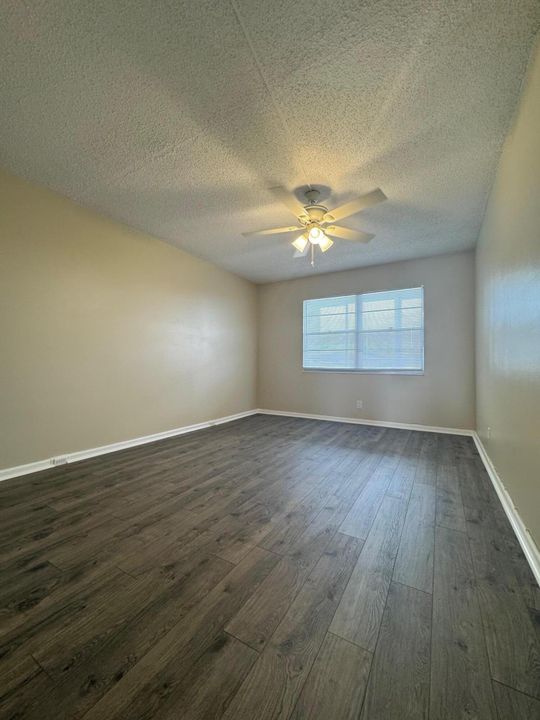 For Rent: $2,000 (2 beds, 1 baths, 861 Square Feet)