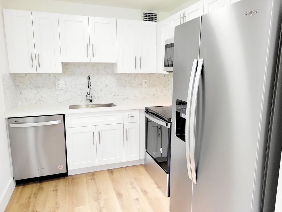 For Sale: $144,000 (2 beds, 2 baths, 902 Square Feet)