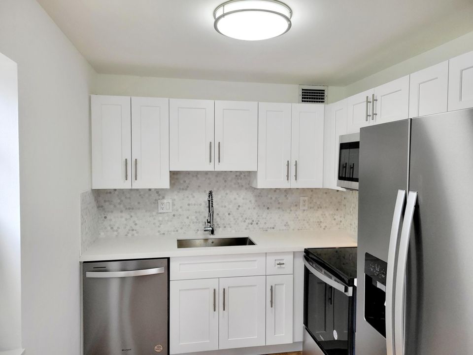 For Sale: $144,000 (2 beds, 2 baths, 902 Square Feet)