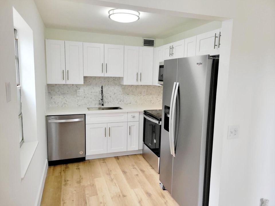 For Sale: $144,000 (2 beds, 2 baths, 902 Square Feet)