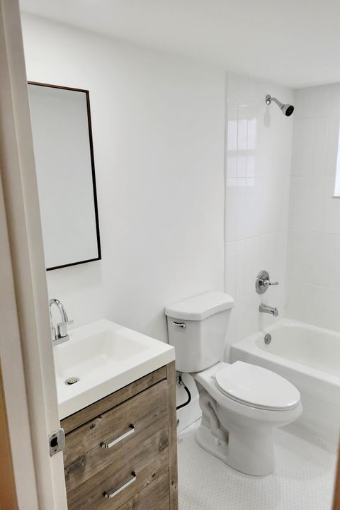 For Sale: $144,000 (2 beds, 2 baths, 902 Square Feet)