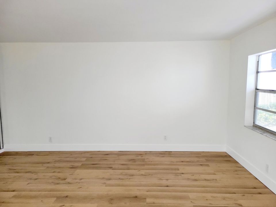 For Sale: $144,000 (2 beds, 2 baths, 902 Square Feet)