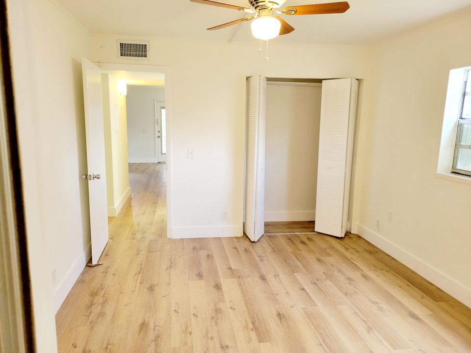 For Sale: $144,000 (2 beds, 2 baths, 902 Square Feet)