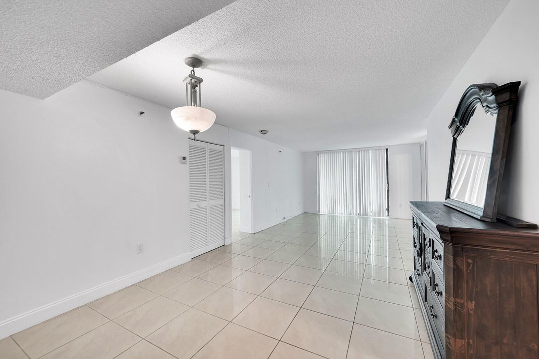 Active With Contract: $2,200 (2 beds, 2 baths, 1232 Square Feet)