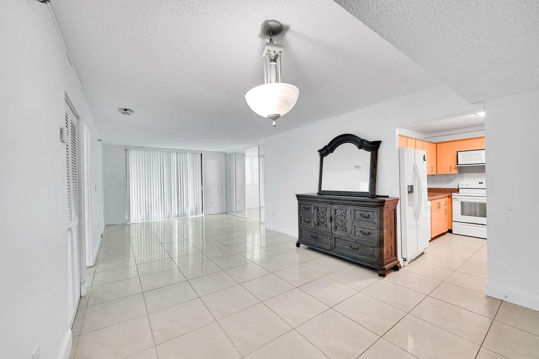 Active With Contract: $2,200 (2 beds, 2 baths, 1232 Square Feet)