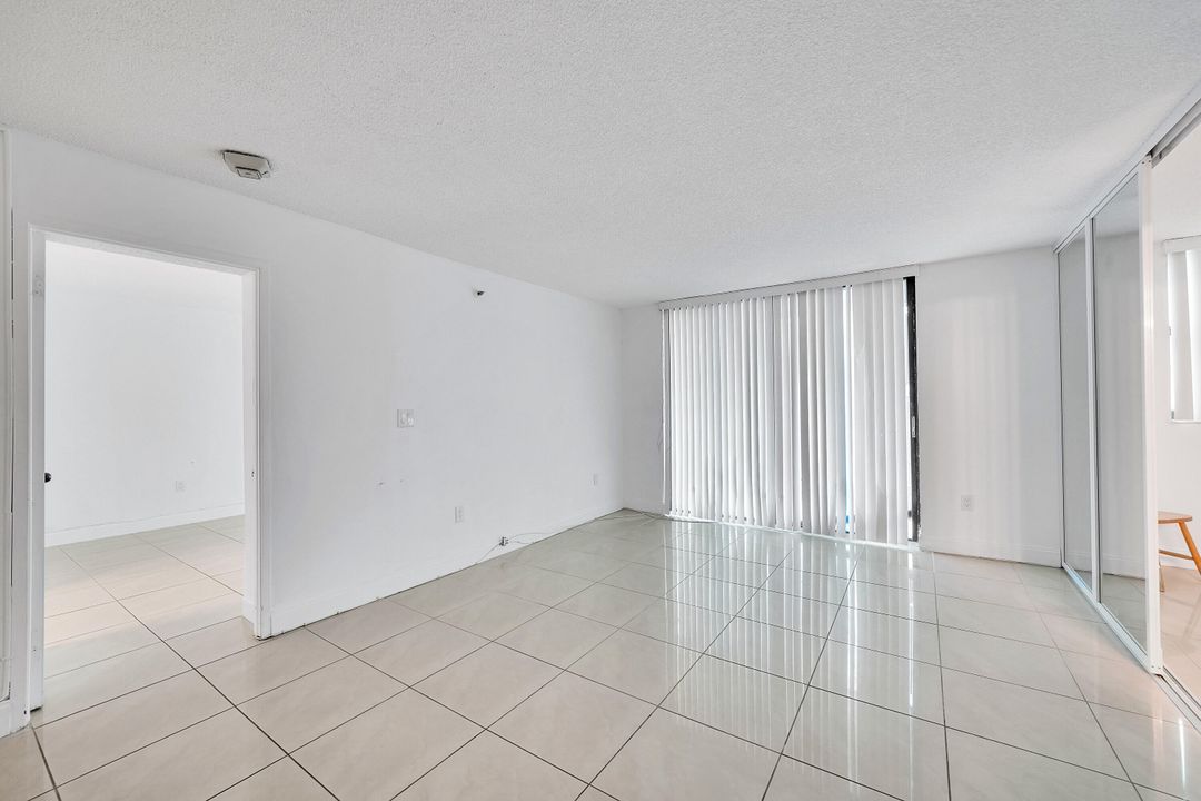 Active With Contract: $2,200 (2 beds, 2 baths, 1232 Square Feet)