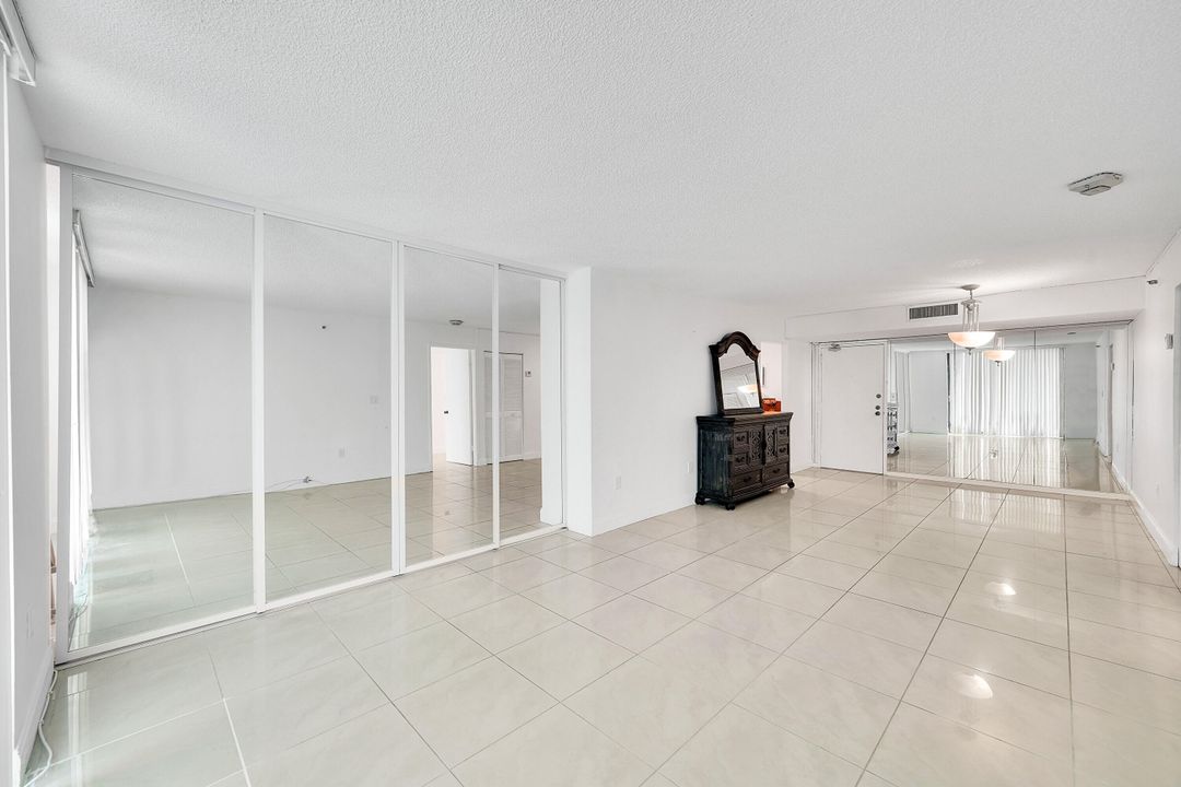 Active With Contract: $2,200 (2 beds, 2 baths, 1232 Square Feet)