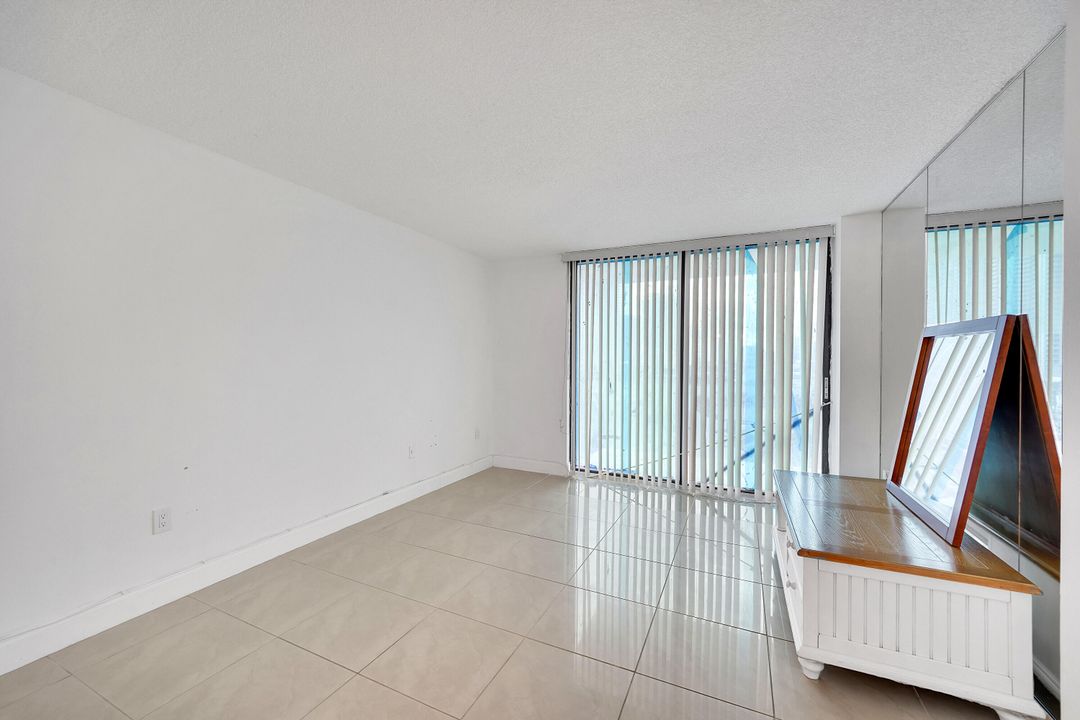 Active With Contract: $2,200 (2 beds, 2 baths, 1232 Square Feet)