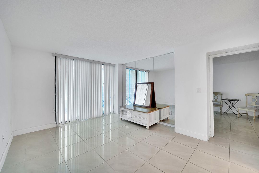 Active With Contract: $2,200 (2 beds, 2 baths, 1232 Square Feet)