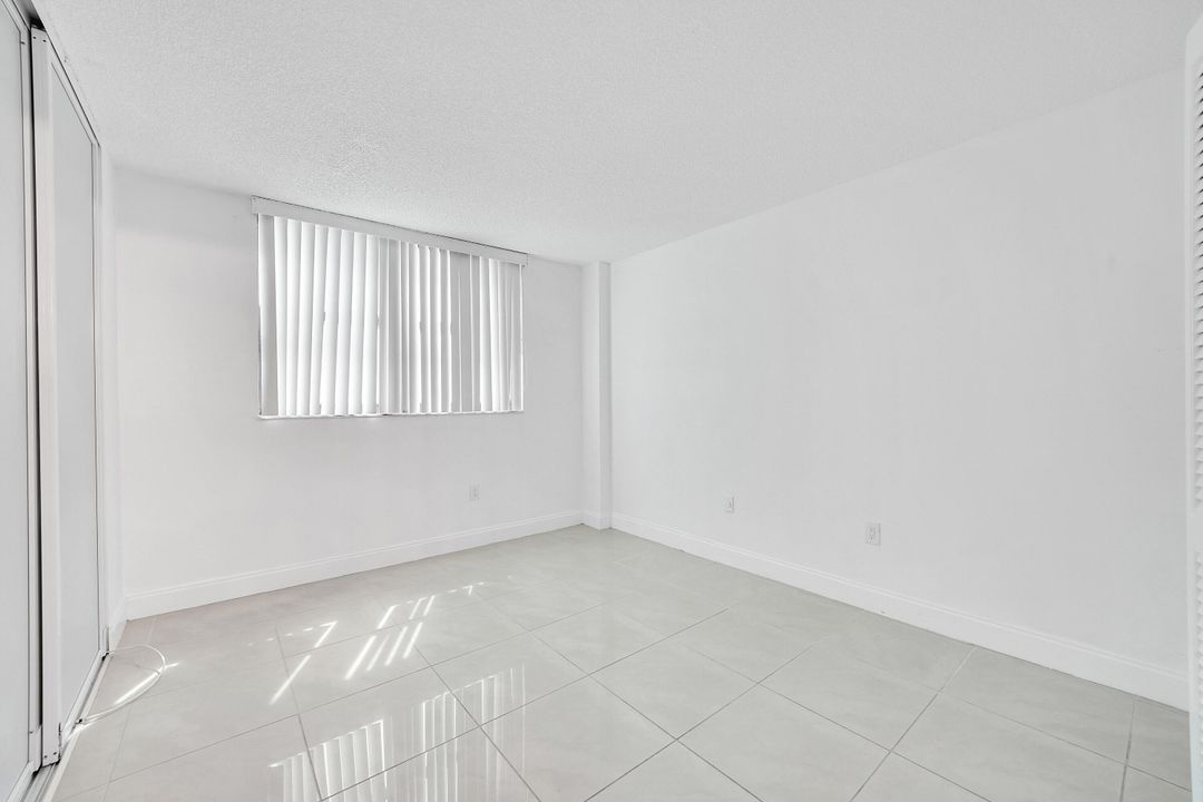 Active With Contract: $2,200 (2 beds, 2 baths, 1232 Square Feet)