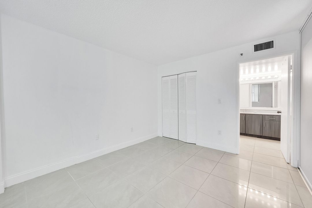 Active With Contract: $2,200 (2 beds, 2 baths, 1232 Square Feet)