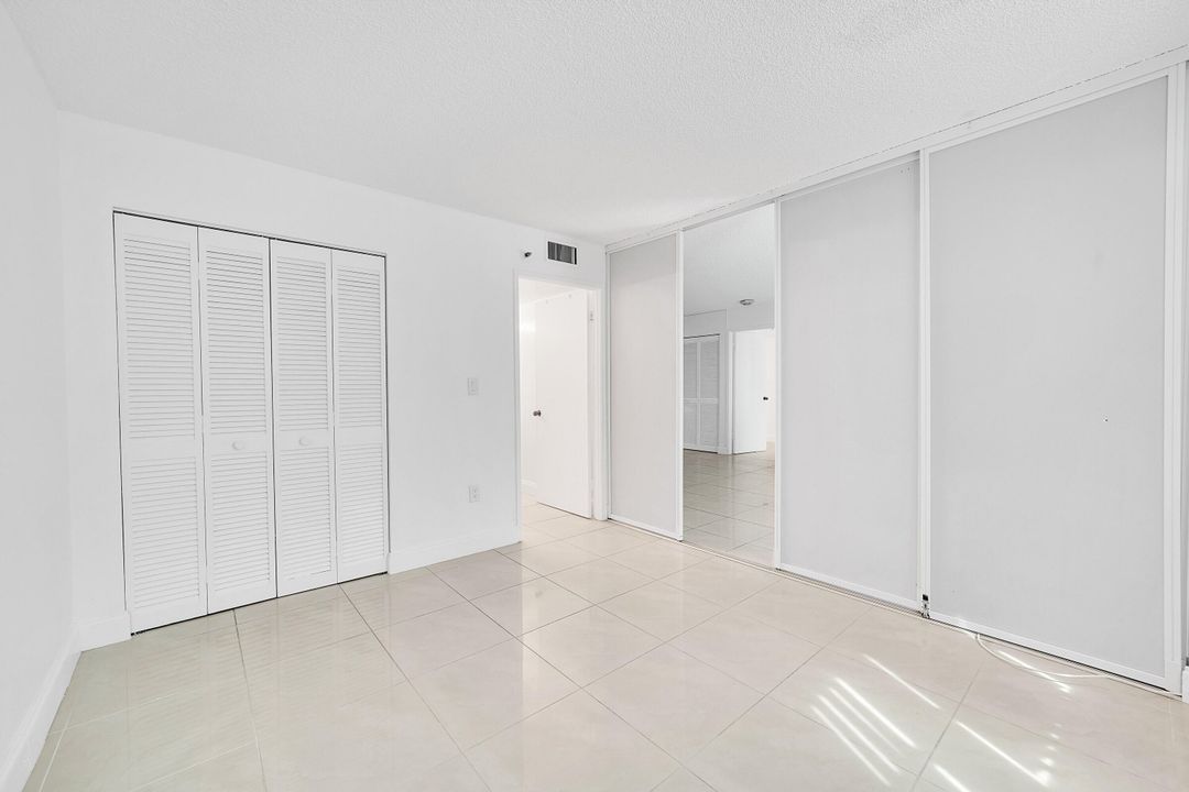 Active With Contract: $2,200 (2 beds, 2 baths, 1232 Square Feet)