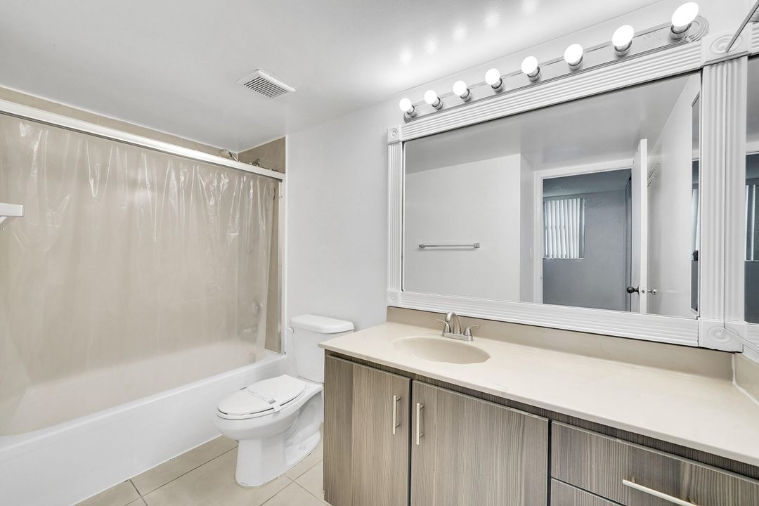 Active With Contract: $2,200 (2 beds, 2 baths, 1232 Square Feet)