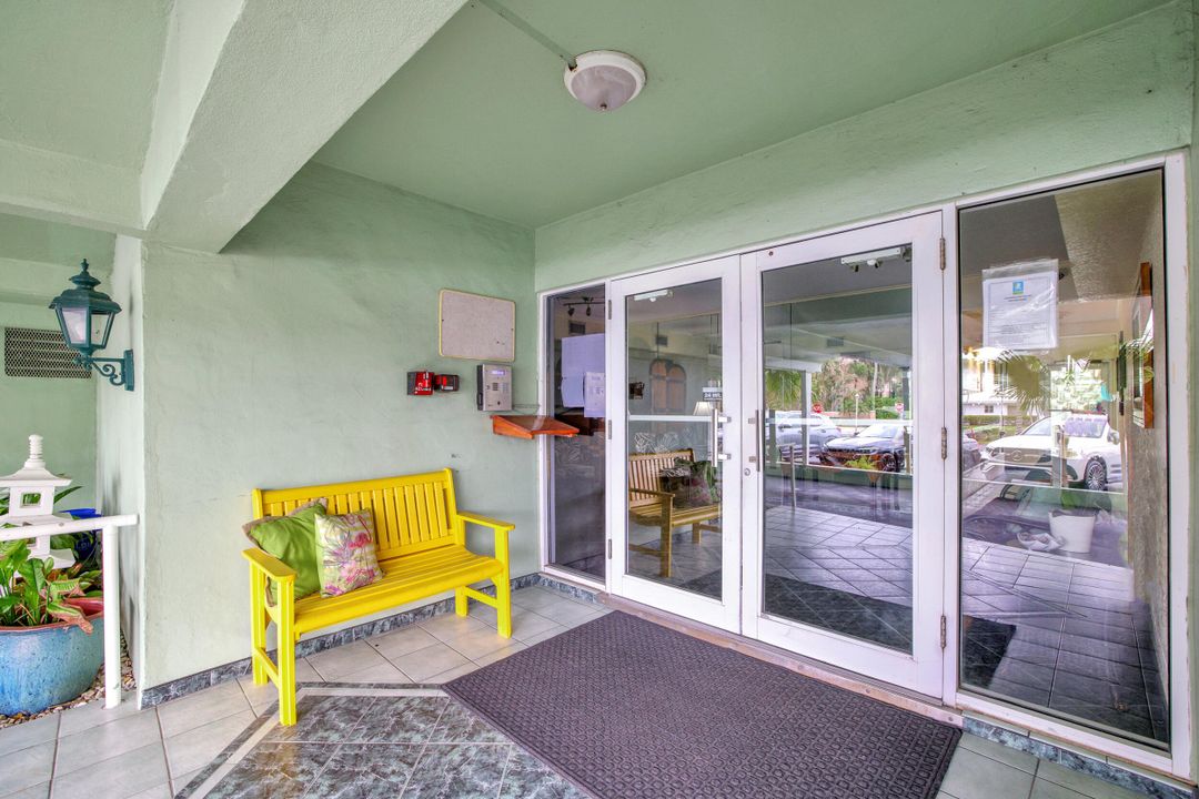 For Sale: $499,000 (2 beds, 2 baths, 945 Square Feet)