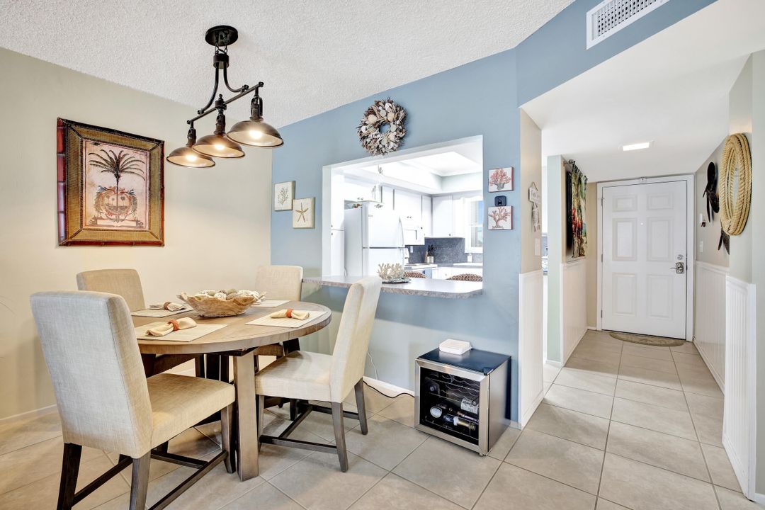 For Sale: $499,000 (2 beds, 2 baths, 945 Square Feet)