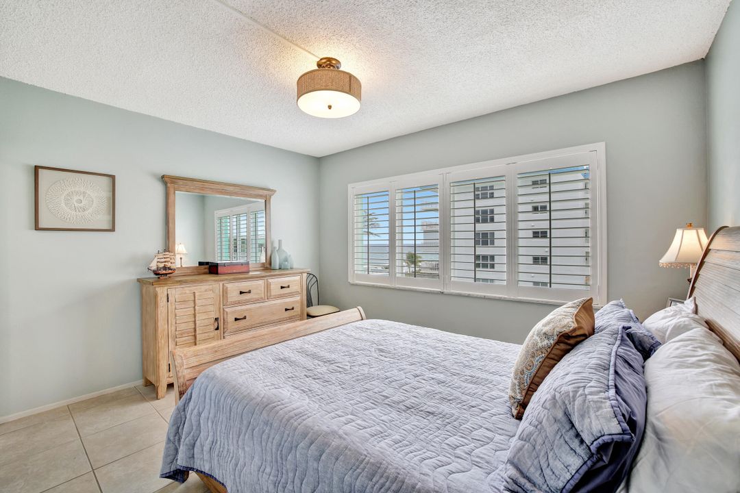 For Sale: $499,000 (2 beds, 2 baths, 945 Square Feet)