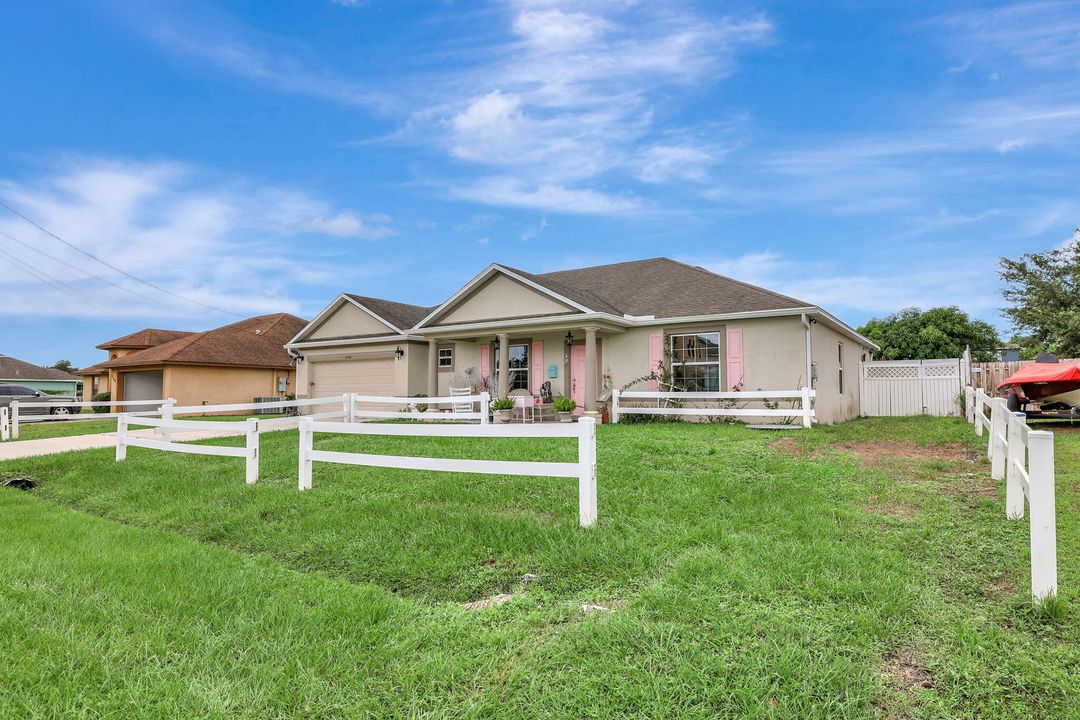 For Sale: $435,000 (3 beds, 2 baths, 2060 Square Feet)