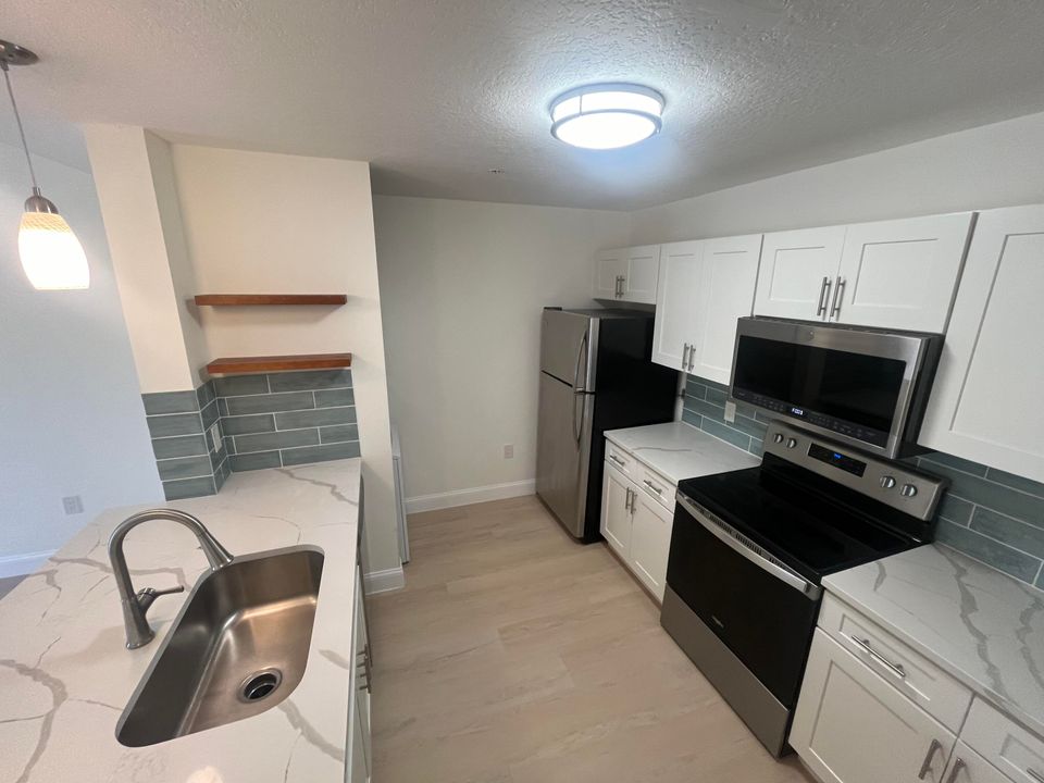 For Rent: $2,150 (1 beds, 1 baths, 720 Square Feet)