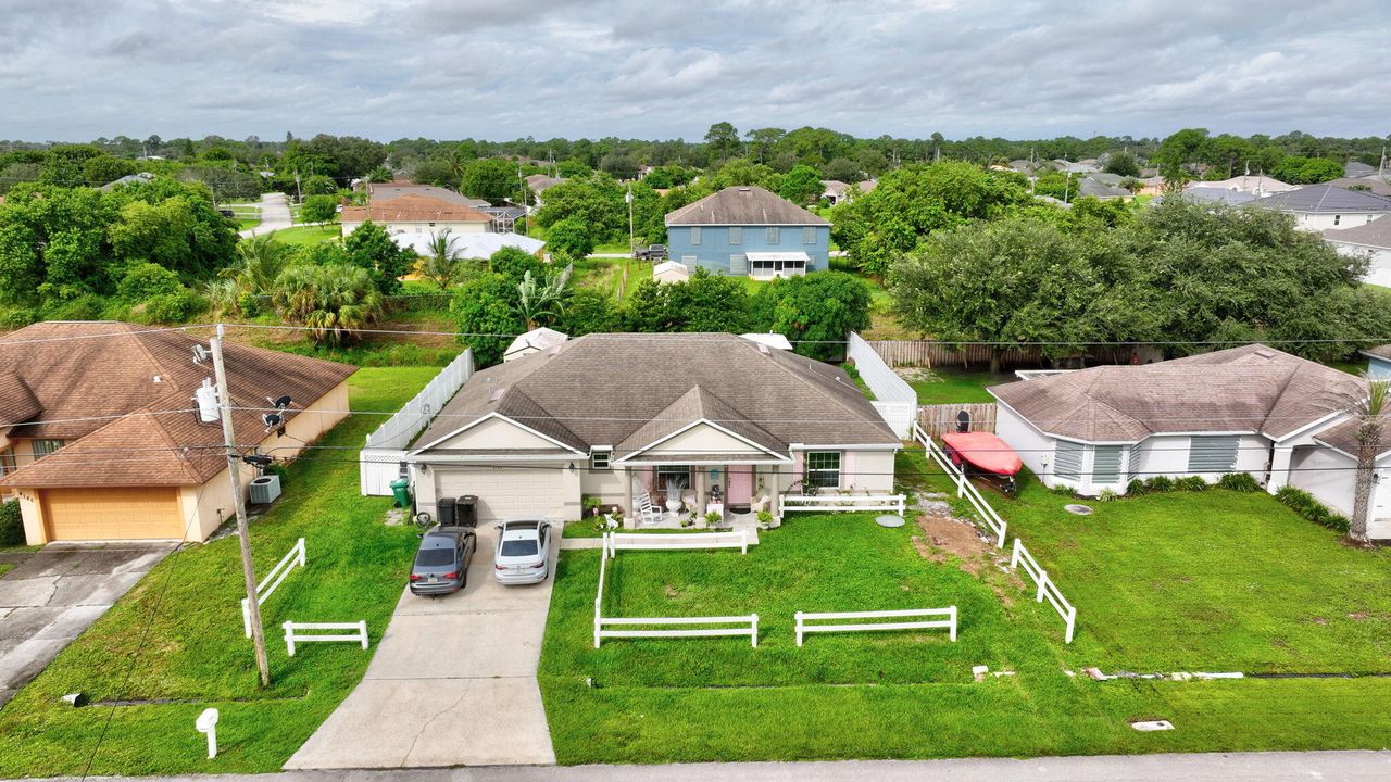 For Sale: $435,000 (3 beds, 2 baths, 2060 Square Feet)