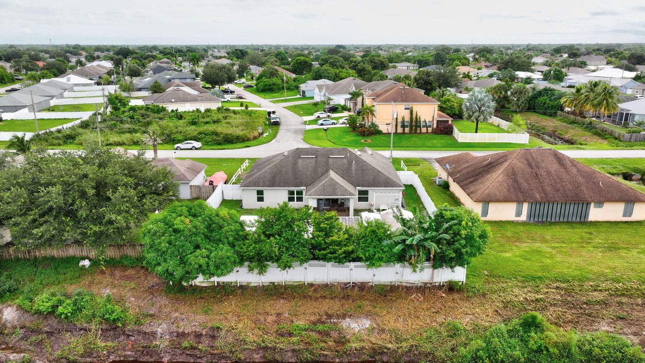 For Sale: $435,000 (3 beds, 2 baths, 2060 Square Feet)