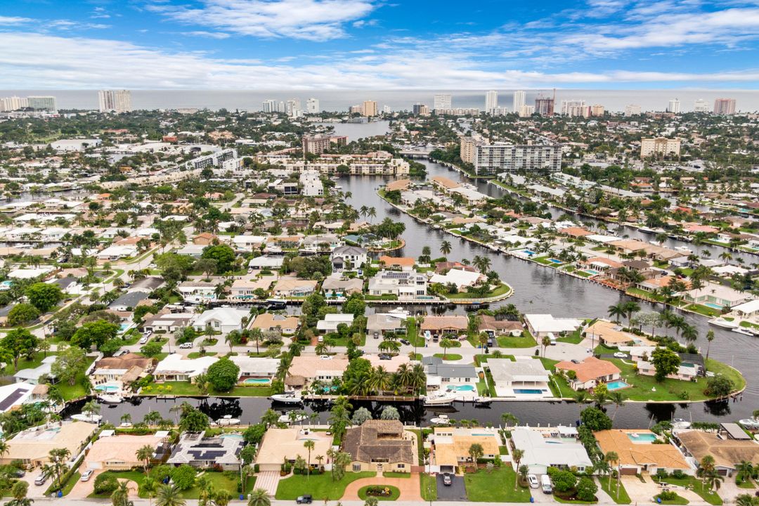 For Sale: $1,099,000 (4 beds, 2 baths, 1961 Square Feet)