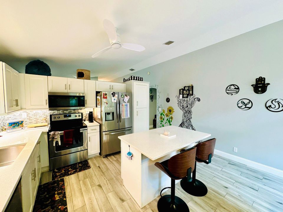 For Sale: $488,500 (3 beds, 2 baths, 1336 Square Feet)