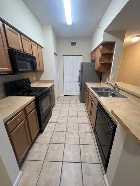 For Rent: $2,300 (3 beds, 2 baths, 1426 Square Feet)