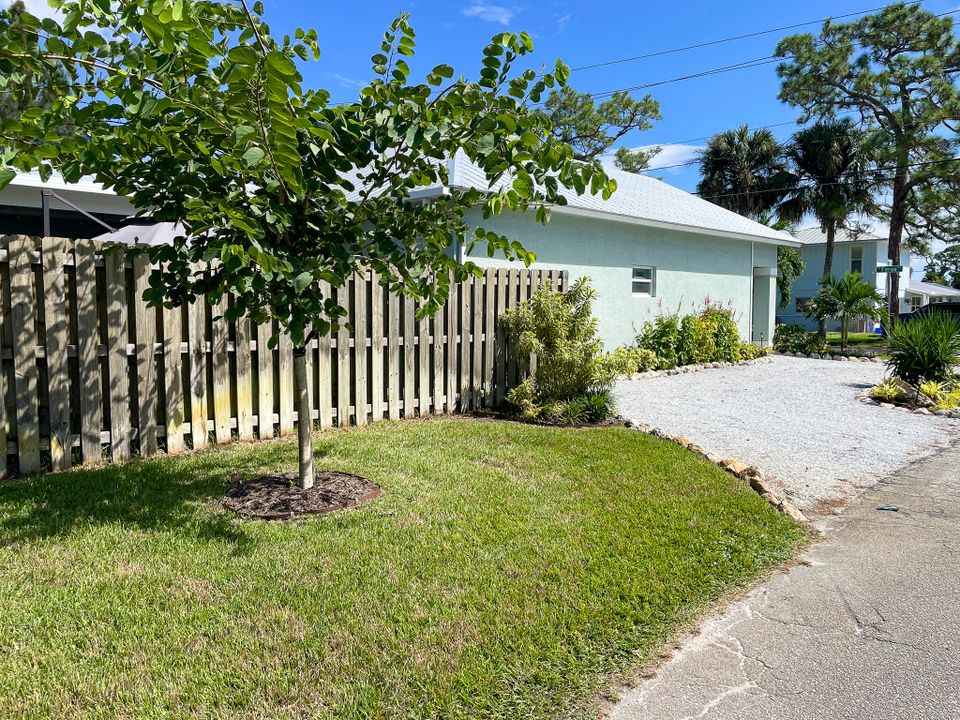 For Sale: $545,000 (3 beds, 2 baths, 1445 Square Feet)