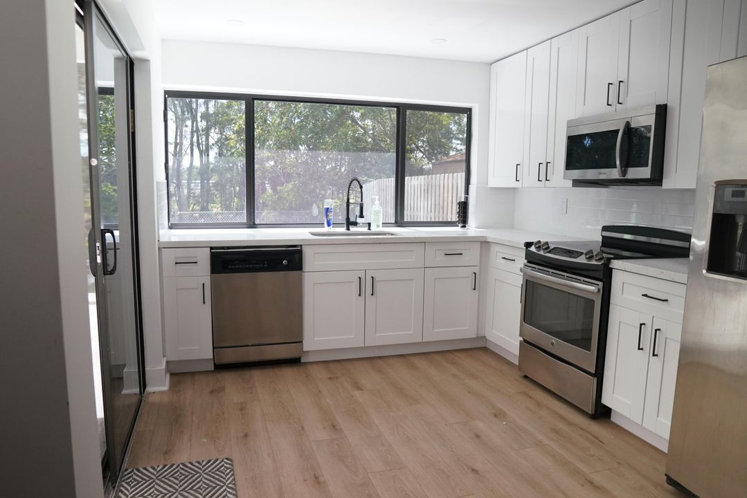 For Rent: $4,700 (3 beds, 2 baths, 1289 Square Feet)