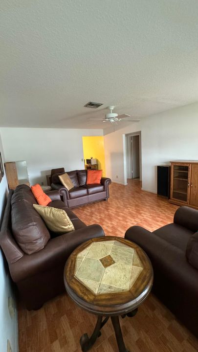 For Sale: $350,000 (2 beds, 2 baths, 1176 Square Feet)