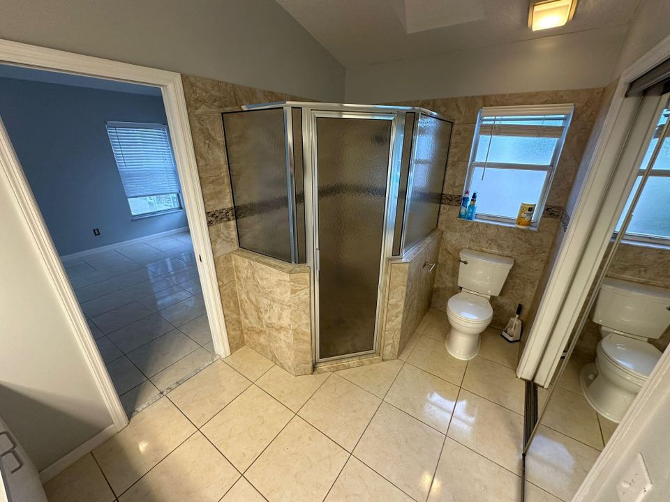 Active With Contract: $2,800 (3 beds, 2 baths, 1474 Square Feet)