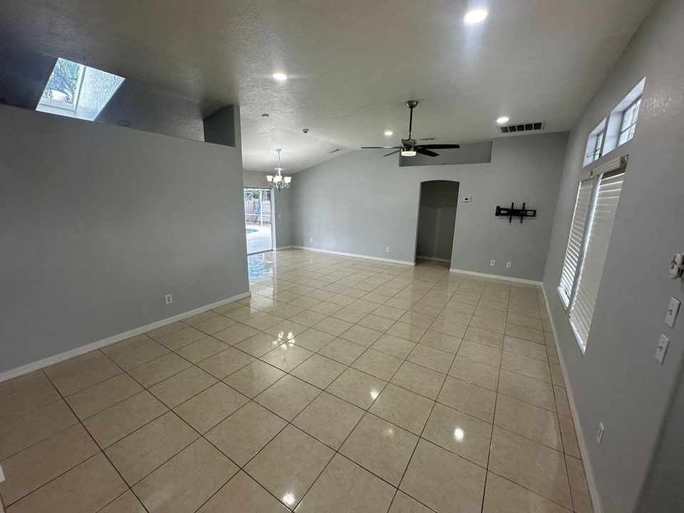 Active With Contract: $2,800 (3 beds, 2 baths, 1474 Square Feet)