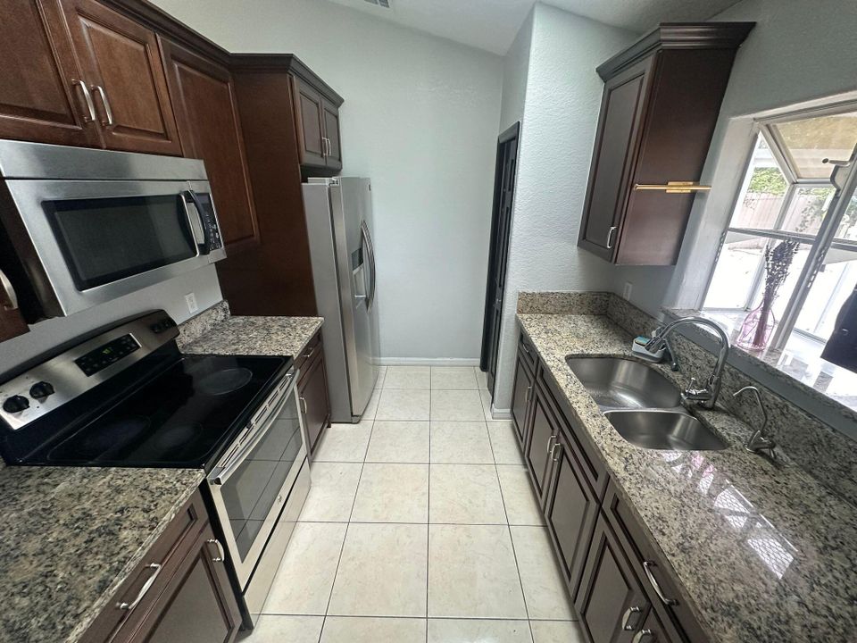 Active With Contract: $2,800 (3 beds, 2 baths, 1474 Square Feet)