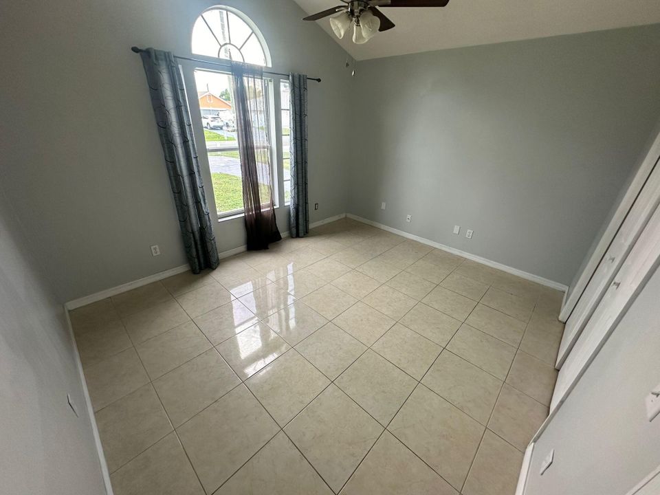 Active With Contract: $2,800 (3 beds, 2 baths, 1474 Square Feet)