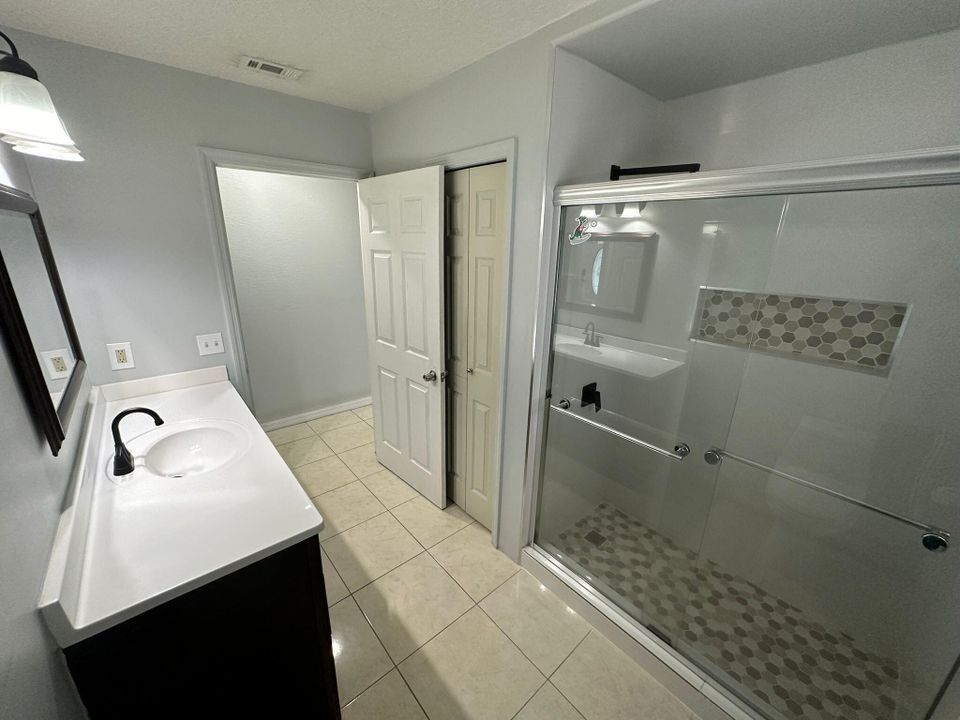 Active With Contract: $2,800 (3 beds, 2 baths, 1474 Square Feet)