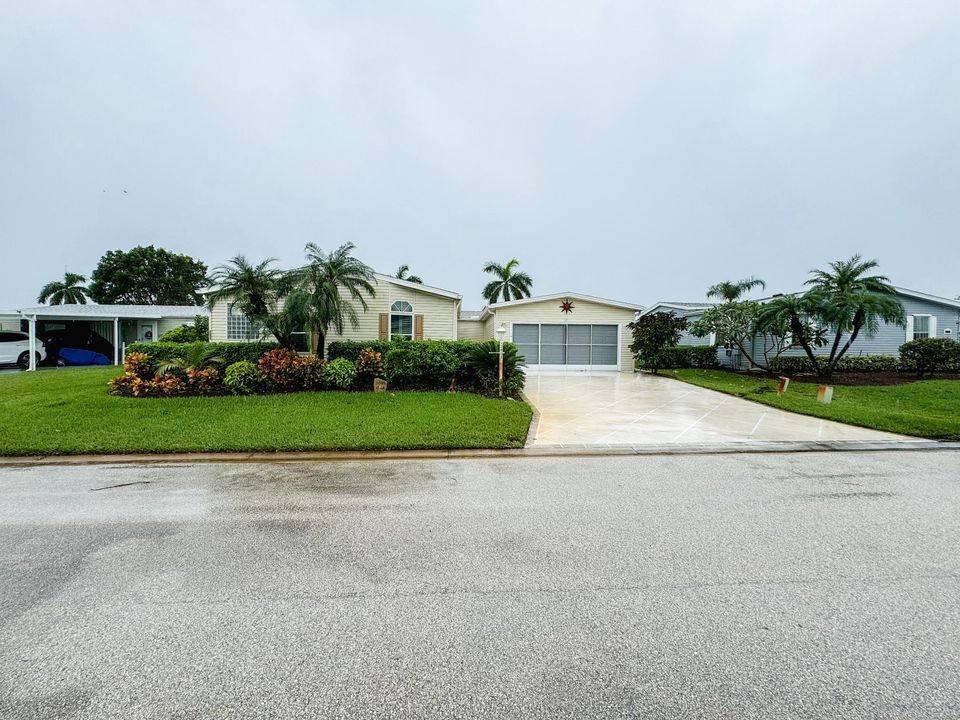 For Sale: $279,900 (3 beds, 2 baths, 2064 Square Feet)