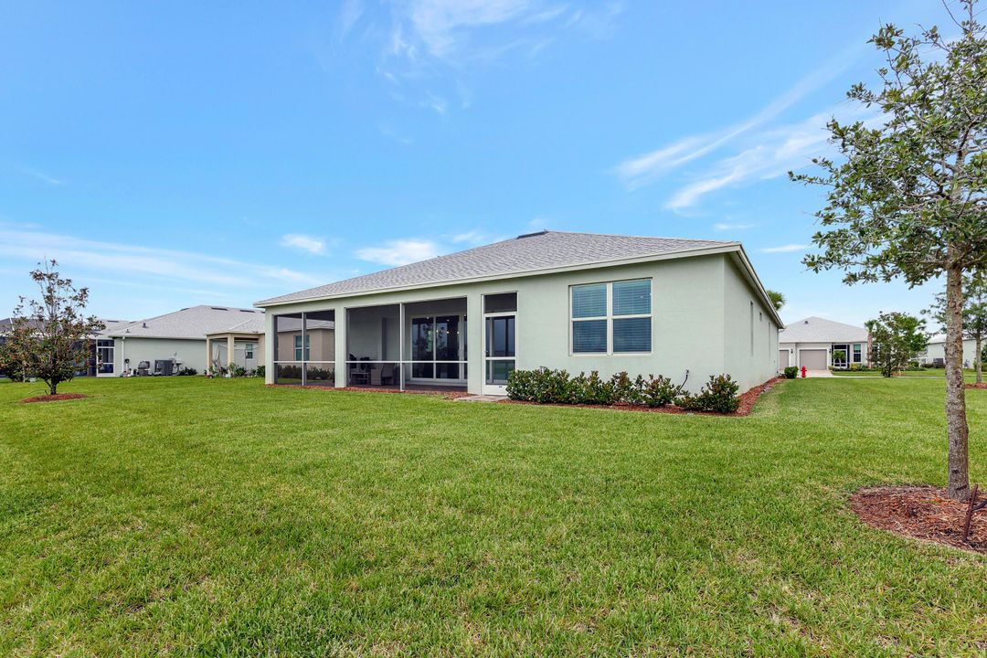 For Sale: $699,500 (3 beds, 2 baths, 2915 Square Feet)