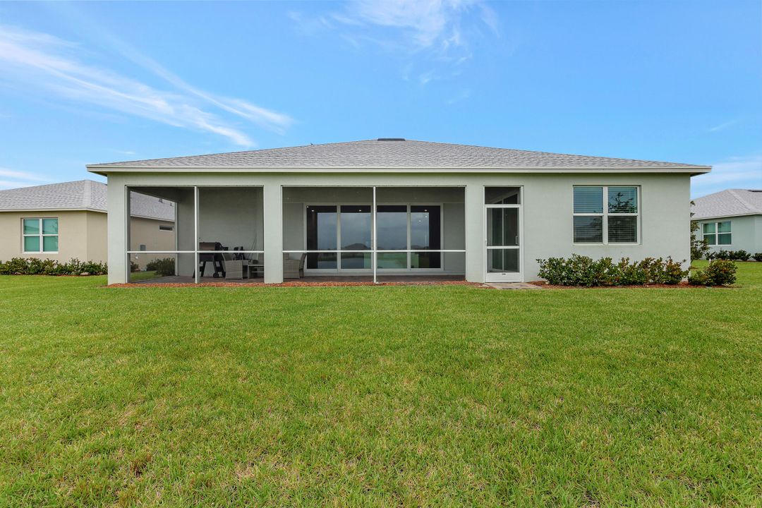 For Sale: $699,500 (3 beds, 2 baths, 2915 Square Feet)