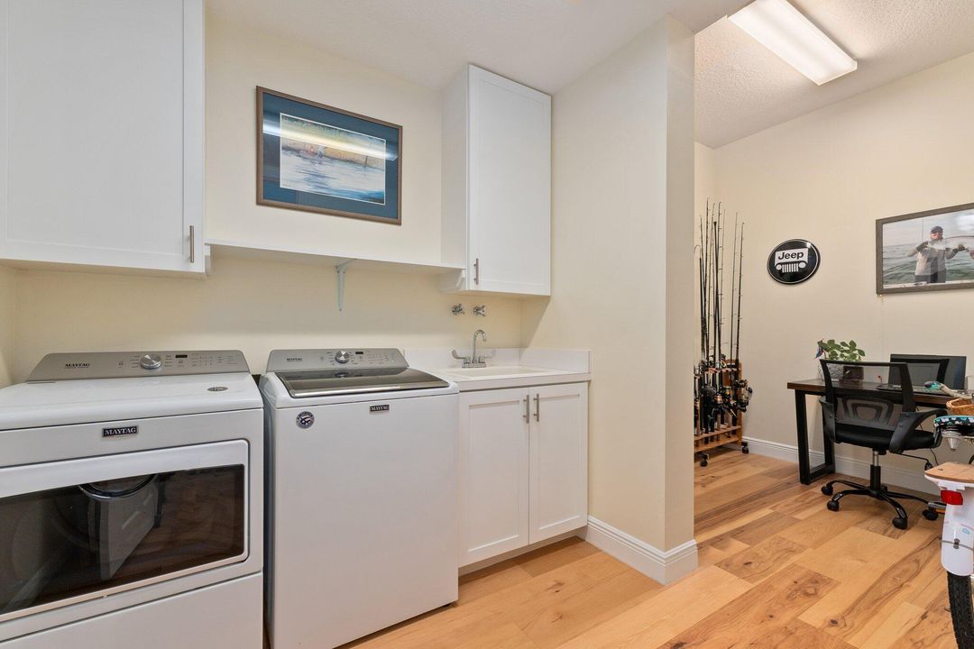 For Sale: $535,000 (2 beds, 2 baths, 1989 Square Feet)