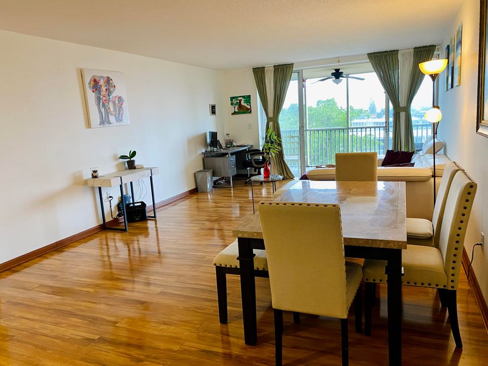 For Sale: $319,900 (2 beds, 2 baths, 1633 Square Feet)