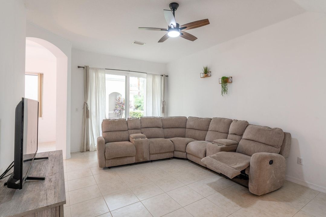 For Sale: $375,000 (2 beds, 2 baths, 1448 Square Feet)