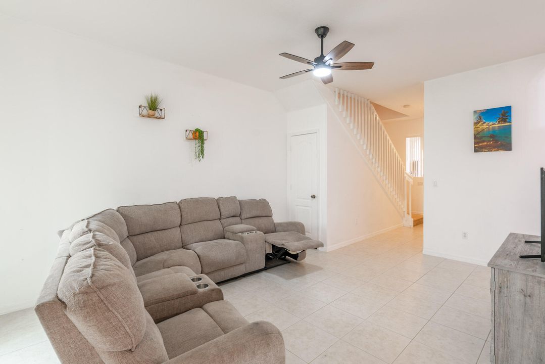 For Sale: $375,000 (2 beds, 2 baths, 1448 Square Feet)