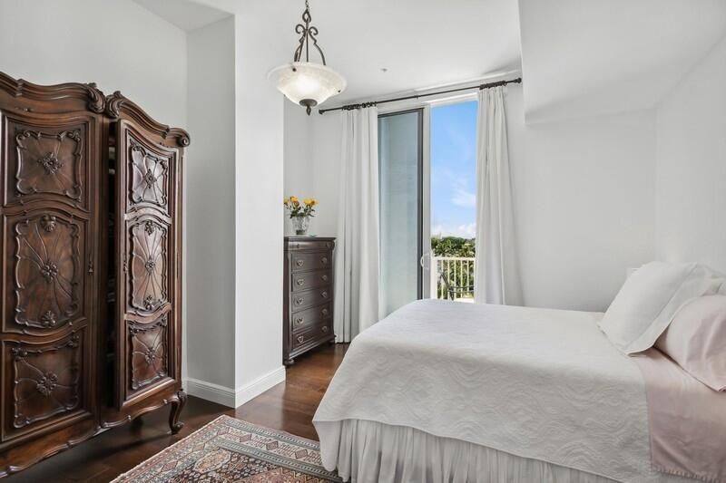 For Sale: $639,000 (1 beds, 2 baths, 900 Square Feet)