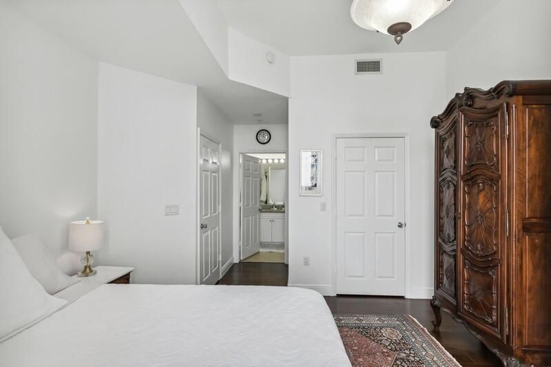 For Sale: $639,000 (1 beds, 2 baths, 900 Square Feet)