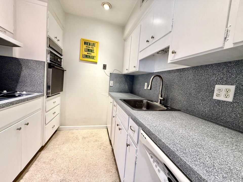 For Rent: $6,000 (2 beds, 2 baths, 1062 Square Feet)