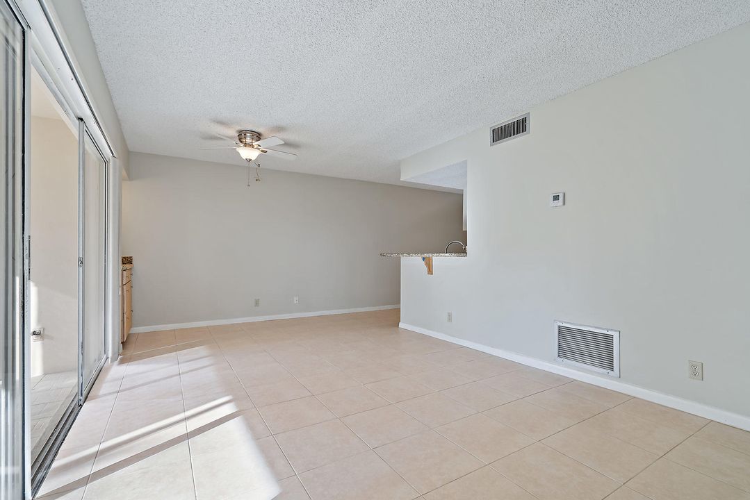 For Rent: $2,300 (1 beds, 1 baths, 713 Square Feet)