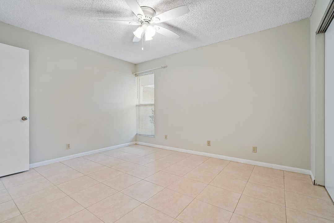 For Rent: $2,300 (1 beds, 1 baths, 713 Square Feet)