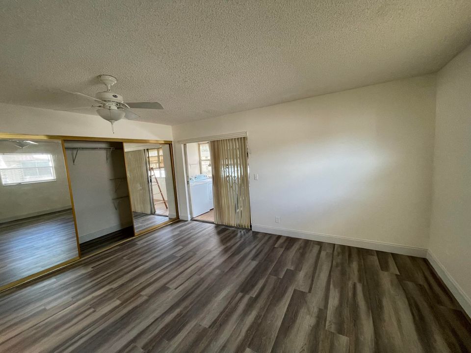 For Sale: $95,000 (1 beds, 1 baths, 726 Square Feet)