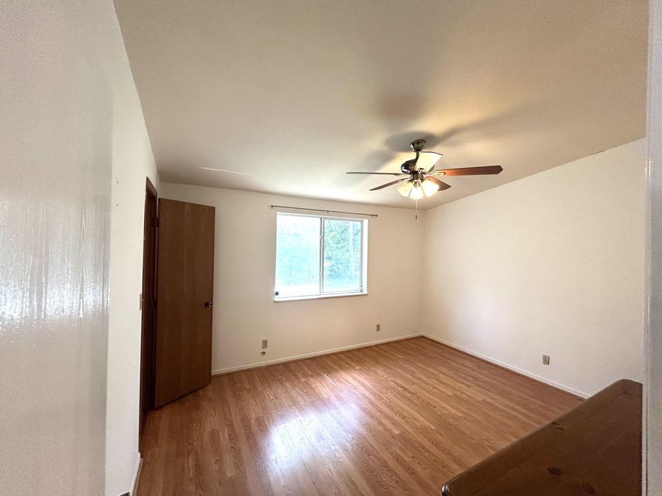 For Rent: $3,500 (3 beds, 2 baths, 1200 Square Feet)