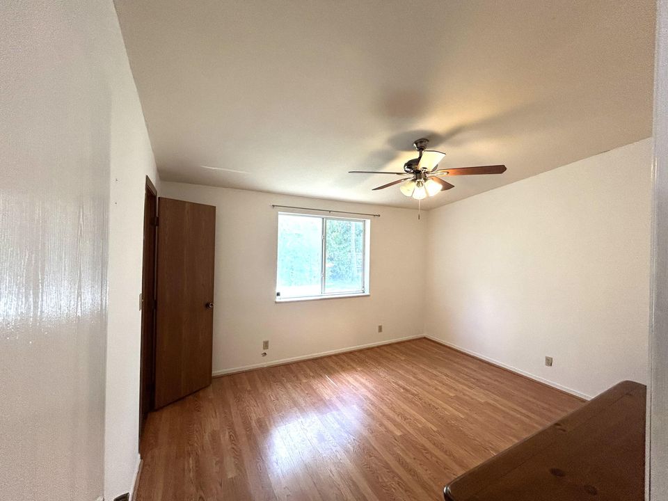 For Rent: $3,500 (3 beds, 2 baths, 1200 Square Feet)